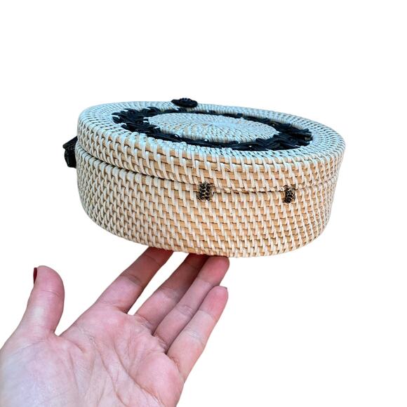 Round Rattan Crossbody Bag White Woven Straw Boho Summer Purse - Picture 3 of 9